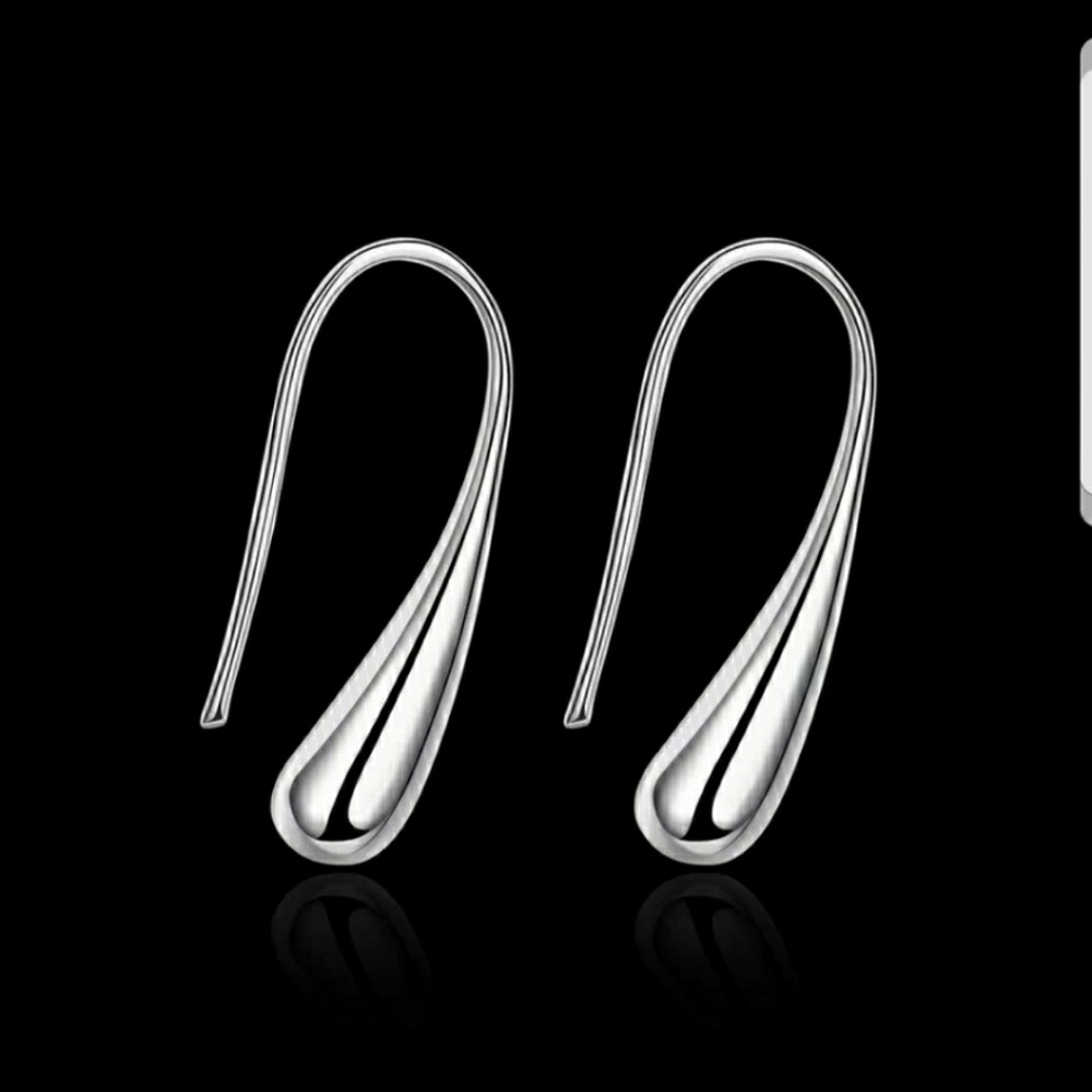 Beautiful 925 silver plated earrings..